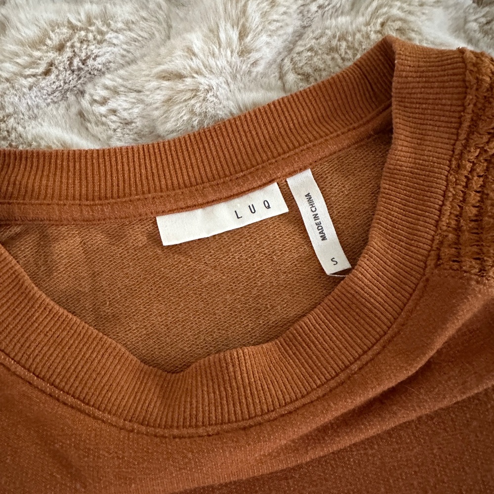 LUQ Fall sweater - Picture 2 of 4
